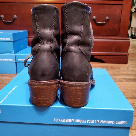 John Fluevog Adriana Nuni Lace Up Boots Women's Sizd 7 Narrow Distressed Black - Picture 4 of 8